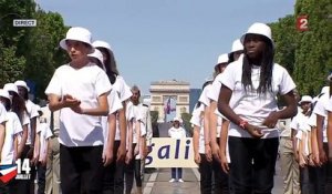 La Marseillaise, chantée par 460 élèves, le 14 juillet sur les Champs Élysées