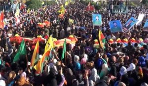 Syrie: funérailles de combattants kurdes tués à Minbej