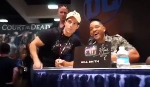 L'acteur Henry Cavill surprend Will Smith en dédicace au Comic Con
