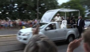 JMJ : la jeune foule ravie d'avoir aperçu le pape François