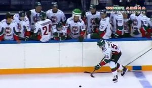 Un but de hockey incroyable marqué en Russie