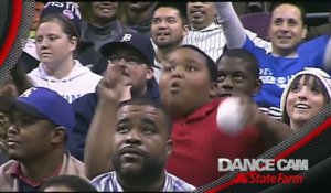 Battle de danse devant la Dance Cam pendant un match