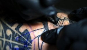 Un Tatouage filmé en slow motion