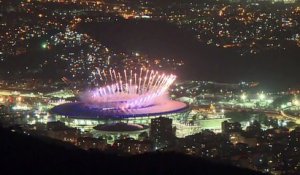 Rio: une flamme olympique brûle dans le centre de la ville