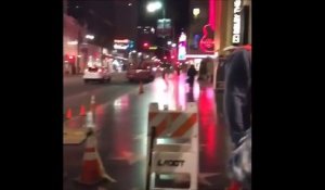 Un homme détruit l’étoile de Donald Trump à la pioche sur hollywood boulevard