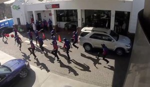 Flash mob dans une station-service