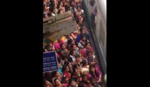 Prendre le train à Bombay pendant les heures de pointe