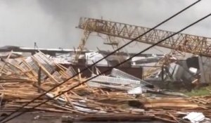 Une violente tornade détruit un chantier en Russie, impressionnant !