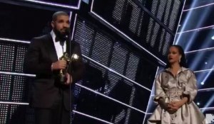 Drake fait une belle déclaration à Rihanna au MTV VMA