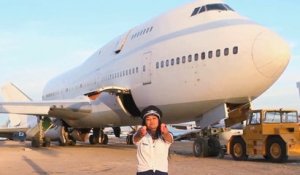 Ils transforment un avion Boeing 747 Jumbo en boite de nuit pour le Festival Burning Man 2016