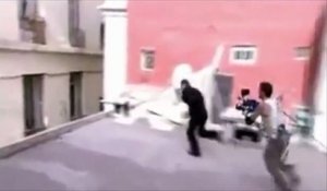 Regardez ce cameraman sauter dans le vide pendant le tournage de Jason Bourne!