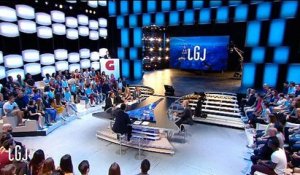 Laurent Ruquier rencontre sa marionnette des "Guignols" sur le plateau du "Grand Journal"