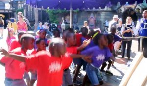 Une chorale d'enfants africains chante à DisneyWorld et c'est magique