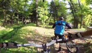 VTT dans un toboggan aquatique asséché