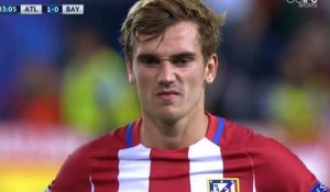 Antoine Griezmann rate complètement son penalty face au Bayern Munich (vidéo)