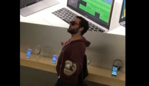 Un homme détruit un Apple Store avec une boule de pétanque