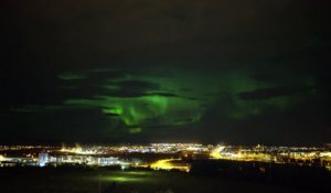 Time-lapse : de splendides aurores boréales au-dessus de Reykjavik, en Islande