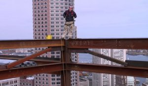 Vie des ouvriers au-dessus du vide sur les gratte-ciels à Boston !