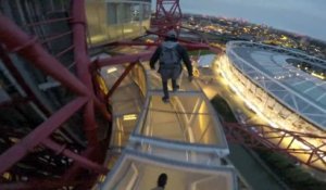 Ils escaladent une attraction de 200m de haut à Londres - The Orbit et échappent à la sécurité