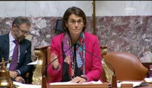 La députée Isabelle Attard interpelle Jean-Michel Baylet pour une affaire de violences sur sa collaboratrice en 2002