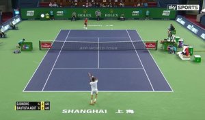 De rage, Novak Djokovic déchire son polo !