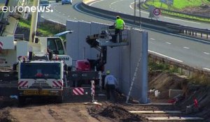 Calais : la construction du mur se poursuit