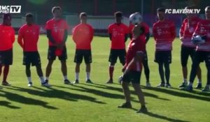 Un freestyler donne une leçon aux joueurs du Bayern