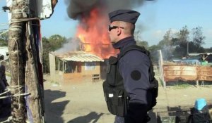 Incendies dans la "Jungle" de Calais, un blessé léger