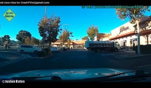 Compilation d'accidents de la route aux Etats Unis - Voitures, Camions