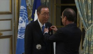 Ban Ki-Moon reçoit la légion d'honneur