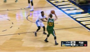 Rudy Gobert pose un dunk main gauche sur Jokic