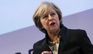 Teresa May tente de rassurer les patrons britanniques inquiets du Brexit