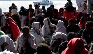 600 migrants sauvés de la noyade rapatriés en Sicile