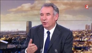 Pour François Bayrou, François Fillon est "un Robin des Bois à l'envers" - Vidéo
