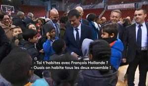 "Ouais on habite ensemble !" : Manuel Valls répond à des enfants sur sa cohabitation avec François Hollande