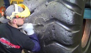 Réparation d'un pneu à 30000€ de camion géant !
