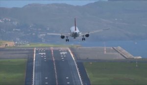 Atterrissage très difficile en pleine tempête à Madeira Airport