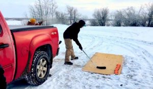 Tir au fusil sur des palets lancés avec une crosse de Hockey... PULL