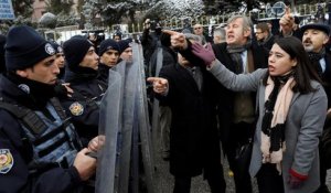 Turquie : manifestations devant le Parlement