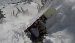 Un snowboardeur emporté dans une avalanche