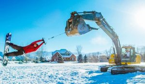Faire du snow à l'aide d'une excavatrice