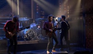 Kings of Leon en live - The Tonight Show du 19/01 - CANAL+