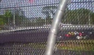 Cette course d'Indy Car fini très mal : voiture dans le public