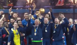 Après leur sixième titre mondial, la joie des handballeurs français en images
