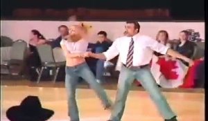 Ce couple de danseurs fait délirer le public du concours… Découvrez leur extraordinaire talent !