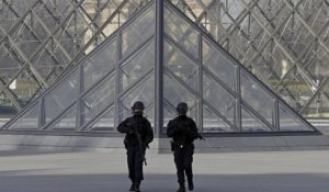 Attaque au Louvre : le suspect grièvement blessé serait égyptien