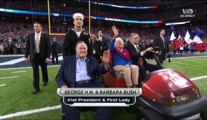 Super Bowl: L'émouvante traversée surprise du stade cette nuit par George et Barbara Bush