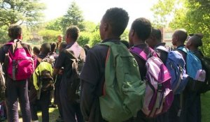 Afsud: une école pour les petits réfugiés victimes de xénophobie
