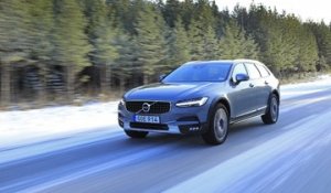 2017 Volvo V90 D5 Cross Country [ESSAI VIDEO] : Chasse neige et traditions