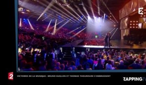 Victoires de la musique 2017 : Bruno Guillon et Thomas Thouroude s'embrassent en direct (vidéo)